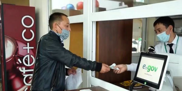 Больше тысячи водительских удостоверений продали сотрудники спецЦОНов