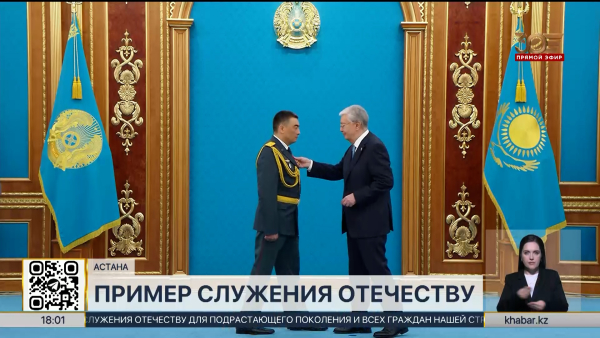 Президент поздравил офицеров и солдат с Днем защитника Отечества
