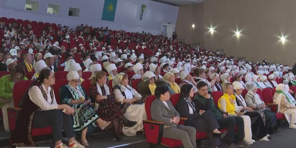 &laquo;Ауыл&raquo; партиясы Шымкентте мыңға жуық әйелдің басын қосты