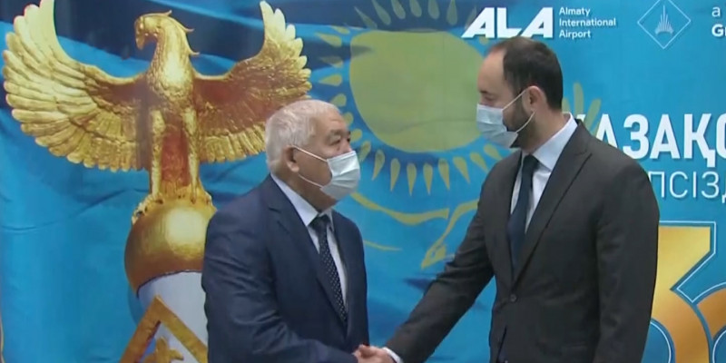 Руководство аэропорта «Алматы» поздравило ветеранов и работников с праздником