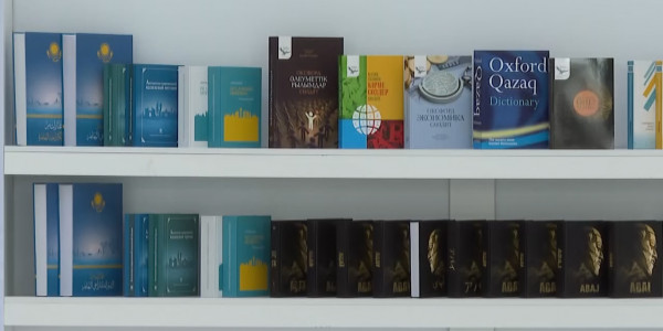 100 мировых научных и академических трудов изданы на государственном языке