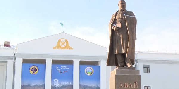 Қарағанды облысының Абай қаласында Абай ескерткіші бой көтерді