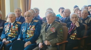 Алматыда тұратын ардагерлерге ерекше ұялы телефондар сыйға тартылды