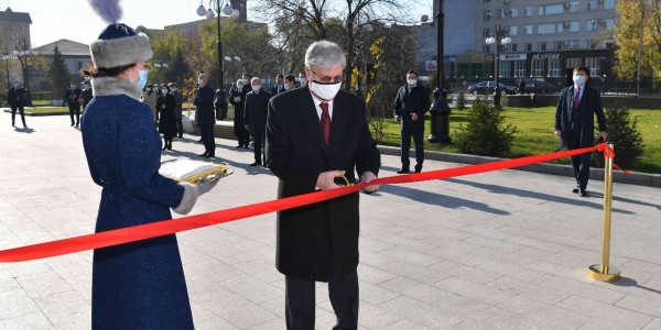 Касым-Жомарт Токаев принял участие в открытии памятника &laquo;Ұлы ақын Абай ұлдарымен&raquo;