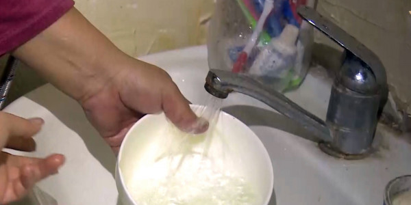 Жители села близ столицы вынуждены покупать воду