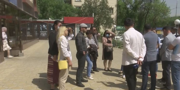 Шымкенттік дәрігерлер үстемеақы мен жалақыларын ала алмай жүр