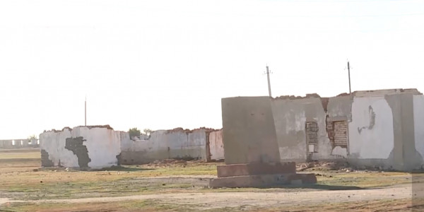 Сельчане из Костанайской области своими силами восстанавливают старые дома