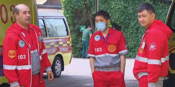 Хоум Кредит Банк жедел жәрдем қызметкерлеріне униформалар табыстады