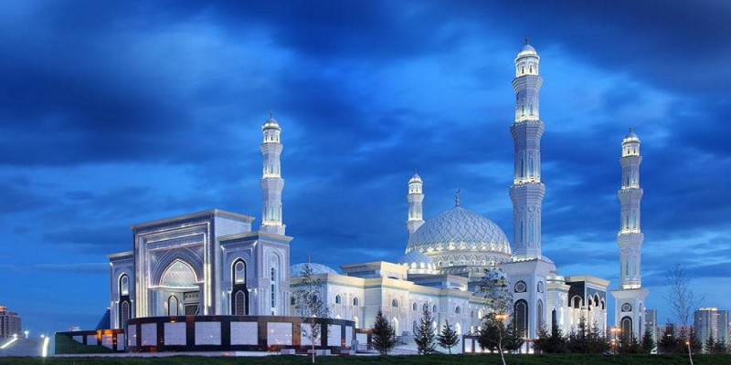 Поминальные молитвы читают в казахстанских мечетях