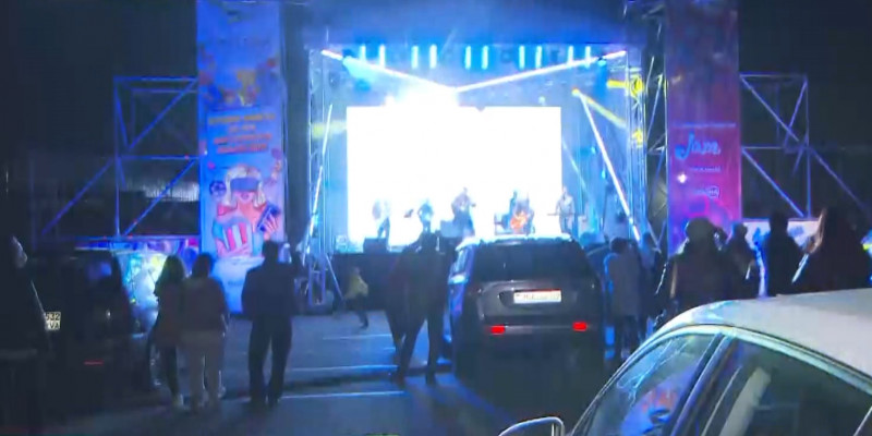 В Алматы стартовал фестиваль автоконцертов