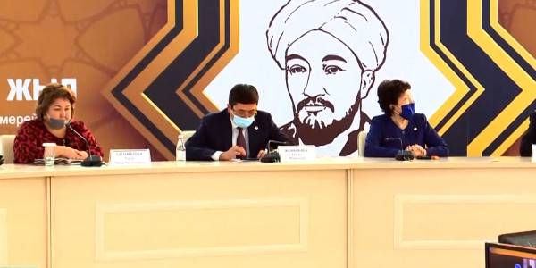 Ғалымдар әл-Фараби мен Абай мұрасын саралады