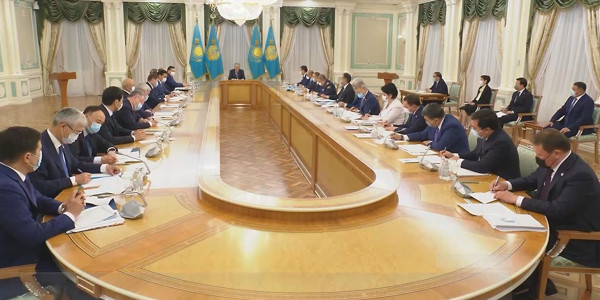 Қ. Тоқаев мемлекеттік қызметшілерді мерекемен құттықтады