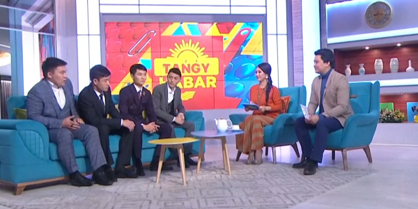 Абдрасул Есекеев, Индира Ғабдрахманова, Арайлым Әшімханова, Азамат Қажыбай, Ермұханбет Мұратов, Темірлан Темірбай, Байқуат Төкенов, Рымкеш Омарханова, Асхат Маемиров, Жәнібек Боранбаев. &laquo;Taңғы хабар&raquo;