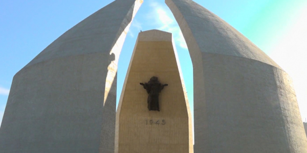 &laquo;Вечный огонь&raquo; треснул после капитального ремонта в Актау