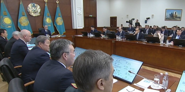 В столице идет расширенное заседание Правительства с участием Президента РК