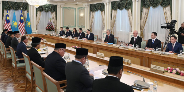 Президент Малайзия Премьер-министрі Ануар Ибрагиммен келіссөз жүргізді