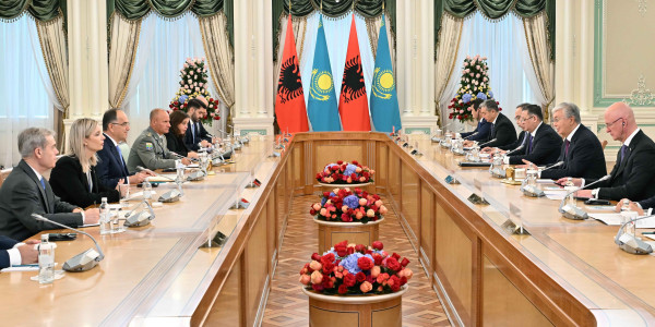 Президенты Казахстана и Албании провели переговоры в расширенном составе