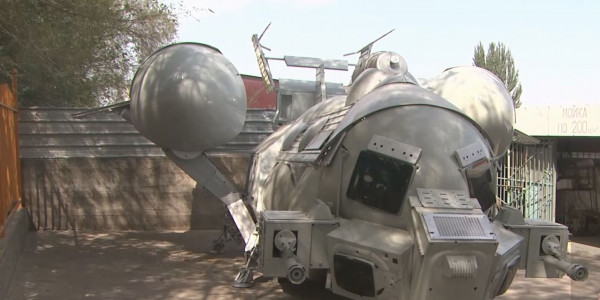 Стоматолог из Талгара построил собственный звездолёт из стиральных машин