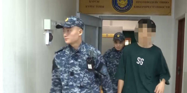 Карагандинские полицейские задержали курьера-мошенника