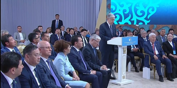 Тұңғыш құрылтайда көтерілген мәселелердің қайсысы ерекше есте қалды?