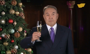 Нурсултан Назарбаев поздравил казахстанцев с Новым 2016 годом