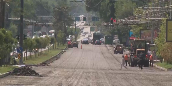 Алматыдағы жол жабындылары заманауи технологиямен төселіп жатыр