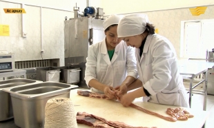 &laquo;Ас арқау&raquo;. Түйе етінен шұжық және қазы