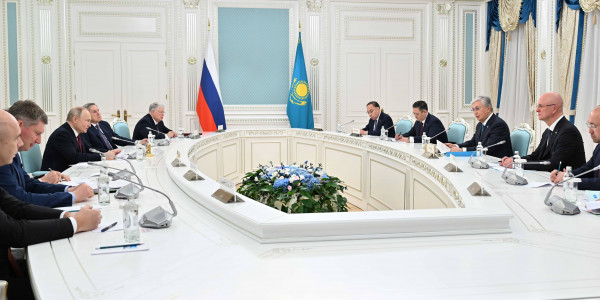 Касым-Жомарт Токаев и Владимир Путин провели переговоры в узком составе