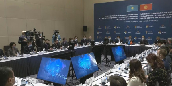 Қырғыз Президенті Садыр Жапаров қазақстандық кәсіпкерлермен кездесті