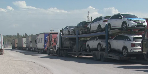 Жүк көліктері қазақ-қырғыз шекарасында кептеліс тудырды