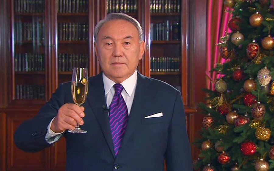 Нурсултан Назарбаев поздравил казахстанцев с Новым 2015 годом