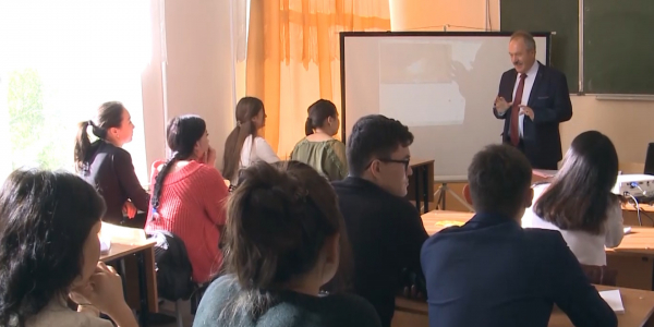 С Нового года поднимут стипендии и введут новое пособие для многодетных семей