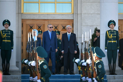 Қасым-Жомарт Тоқаев Режеп Тайип Ердоғанды қарсы алды
