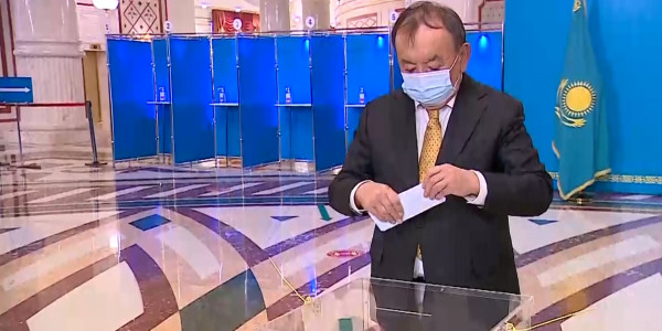 Лидер партии АDAL проголосовал на выборах депутатов в Мажилис и маслихатов