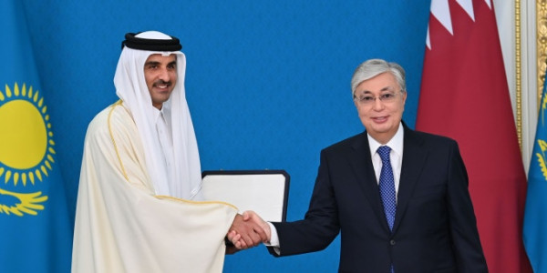 Президент Қасым-Жомарт Тоқаев Қатар Әмірі шейх Тәмим бен Хамад Әл Тәниді  &laquo;Алтын Қыран&raquo; орденімен  марапаттады