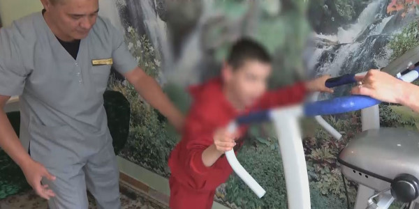 Аягөз қаласындағы кембағал балаларға арналған әлеуметтік орталықта 5 бүлдіршін аяғынан тұрды