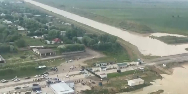 Аким Туркестанской области заявил о необходимости строительства канала для сброса воды