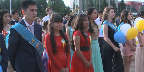 Выпускники почти 40 столичных школ отказались от проведения выпускных балов