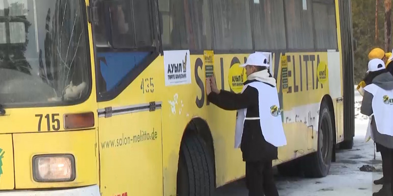 Агитацию в городских автобусах Семея провели кандидаты в депутаты от партии «Ауыл»