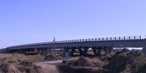 Көпір салып жатқан мамандар 7 ай бойы жалақы алмаған