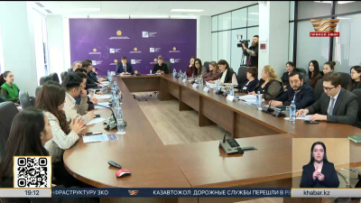 Проект новой Конституции обсудили в экспертном клубе «SARAP»