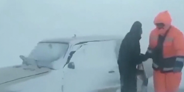 За выезд на закрытые трассы будут наказывать водителей в ВКО