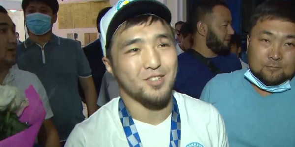 Олимпиаданың қола жүлдегері Елдос Сметовті халық қошеметпен күтіп алды