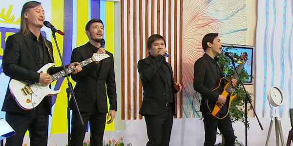 Ұлықпан Жолдасов, &laquo;L-Line&raquo; тобы &ndash; &laquo;Өмір тамаша&raquo; (Әні: Л.Жолдасов, сөзі: О.Кинбаев)