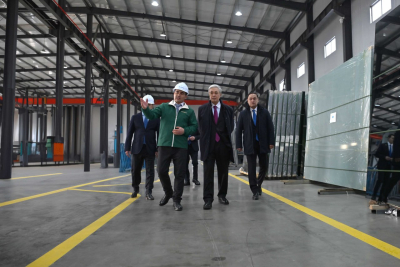 Президент Dala Glass әйнек өндіретін кәсіпорын қызметімен танысты