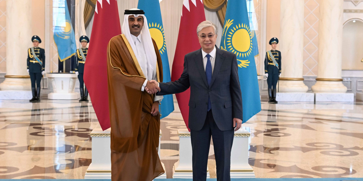 Президент Казахстана провел встречу c делегацией во главе с Эмиром Катара