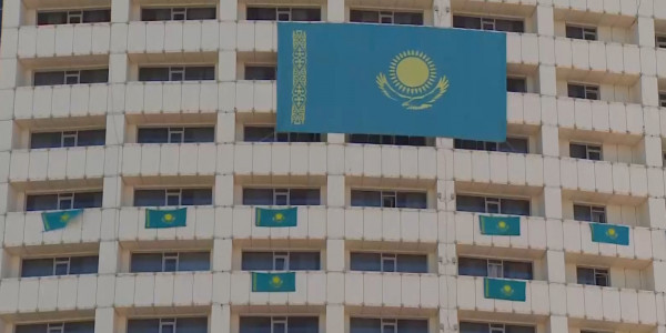 Туды ғимараттар мен балкондарға ілуге рұқсат берілді