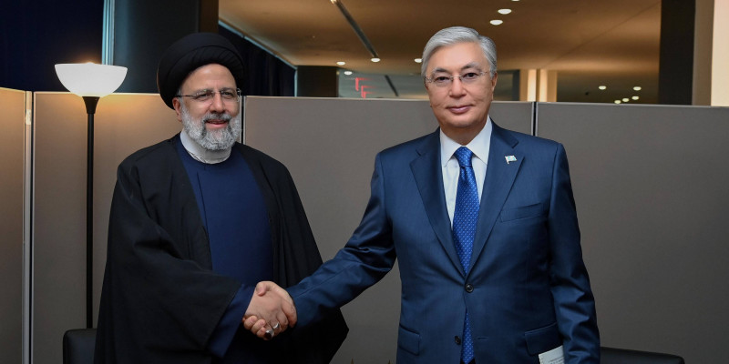 Глава государства провел встречу с Президентом Ирана Ибрахимом Раиси