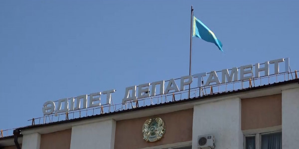 БҚО-да пара алған департамент басшысына айыппұл салынды