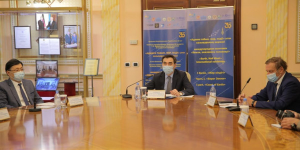 Елбасы кітапханасында &laquo;Адамзатқа қызмет ететін ғарыштық технологиялар&raquo; атты дөңгелек үстел болып өтті